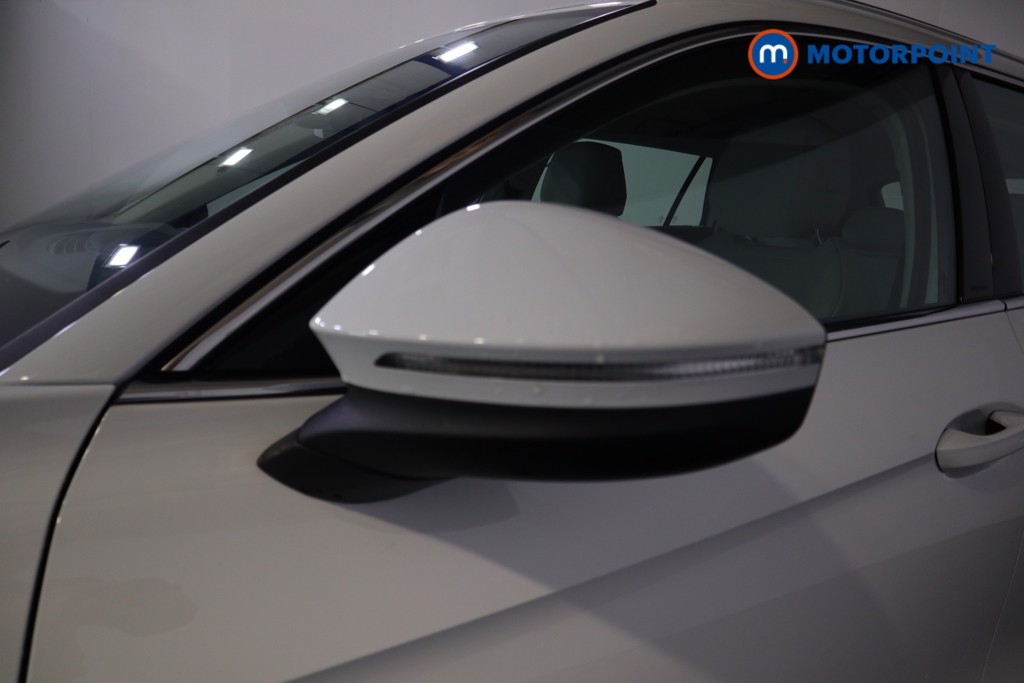 Volkswagen Passat Life Automatic Petrol Plug-In Hybrid Estate - Stock Number (1573342) - 25th supplementary image