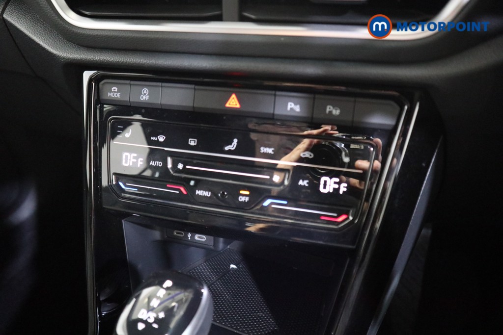 Volkswagen T-Roc R-Line Automatic Petrol SUV - Stock Number (1574023) - 7th supplementary image