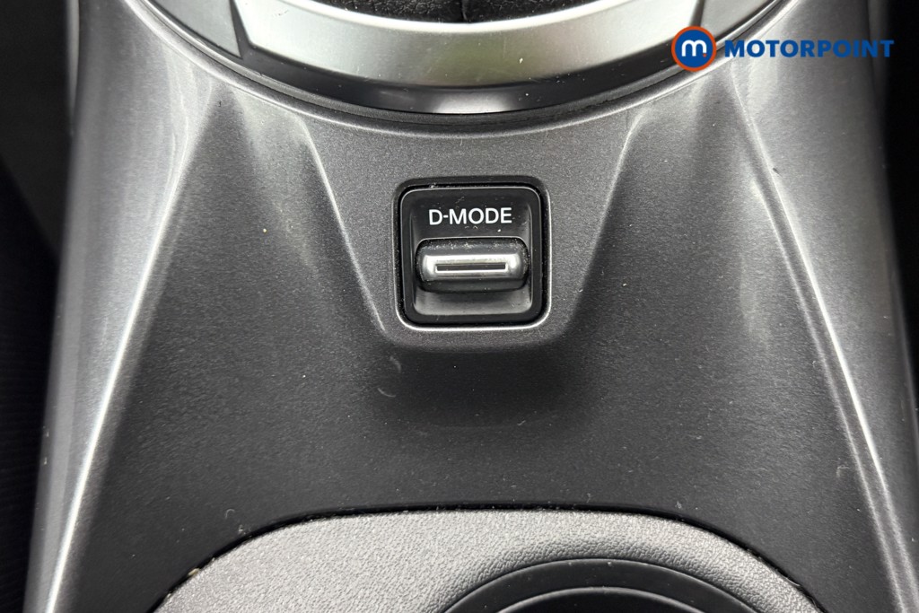 Nissan Juke N-Connecta Automatic Petrol SUV - Stock Number (1569823) - 16th supplementary image