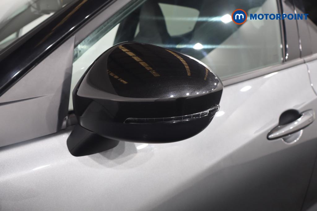 Nissan Juke N-Connecta Automatic Petrol SUV - Stock Number (1572659) - 20th supplementary image