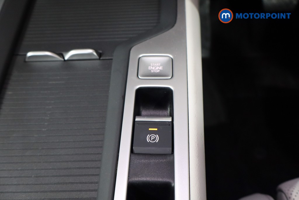 Volkswagen Passat Life Automatic Petrol Plug-In Hybrid Estate - Stock Number (1573323) - 19th supplementary image