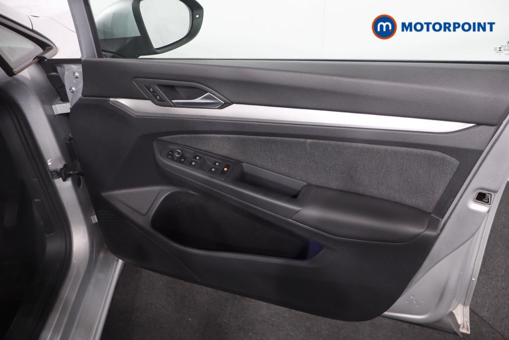 Volkswagen Golf Life Automatic Diesel Hatchback - Stock Number (1512072) - 9th supplementary image