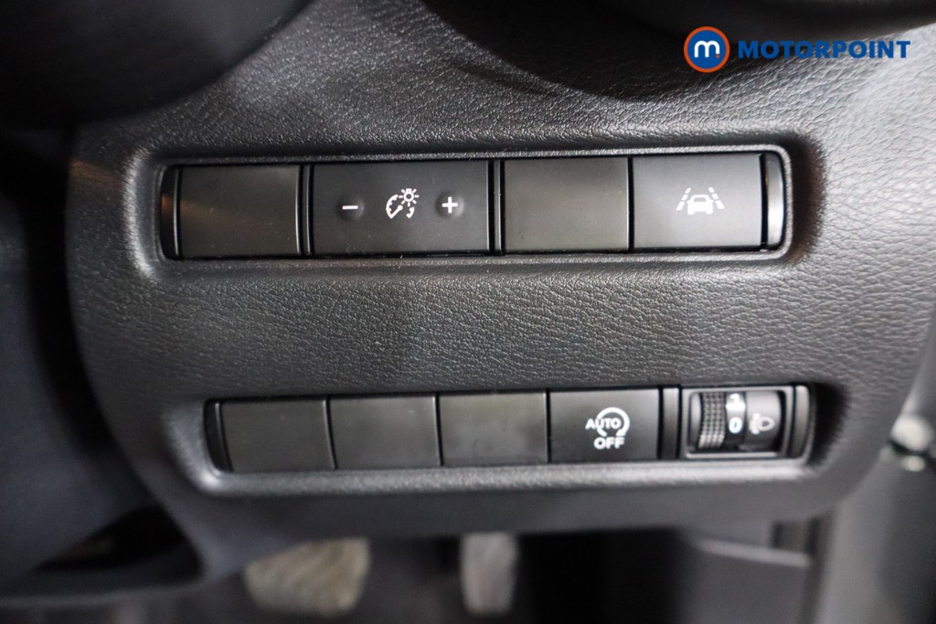 Nissan Juke N-Connecta Automatic Petrol SUV - Stock Number (1564985) - 17th supplementary image
