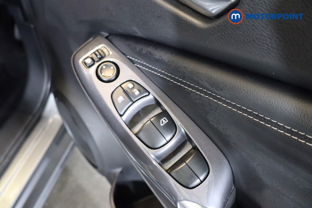 Nissan Juke N-Connecta Automatic Petrol SUV - Stock Number (1564985) - 18th supplementary image