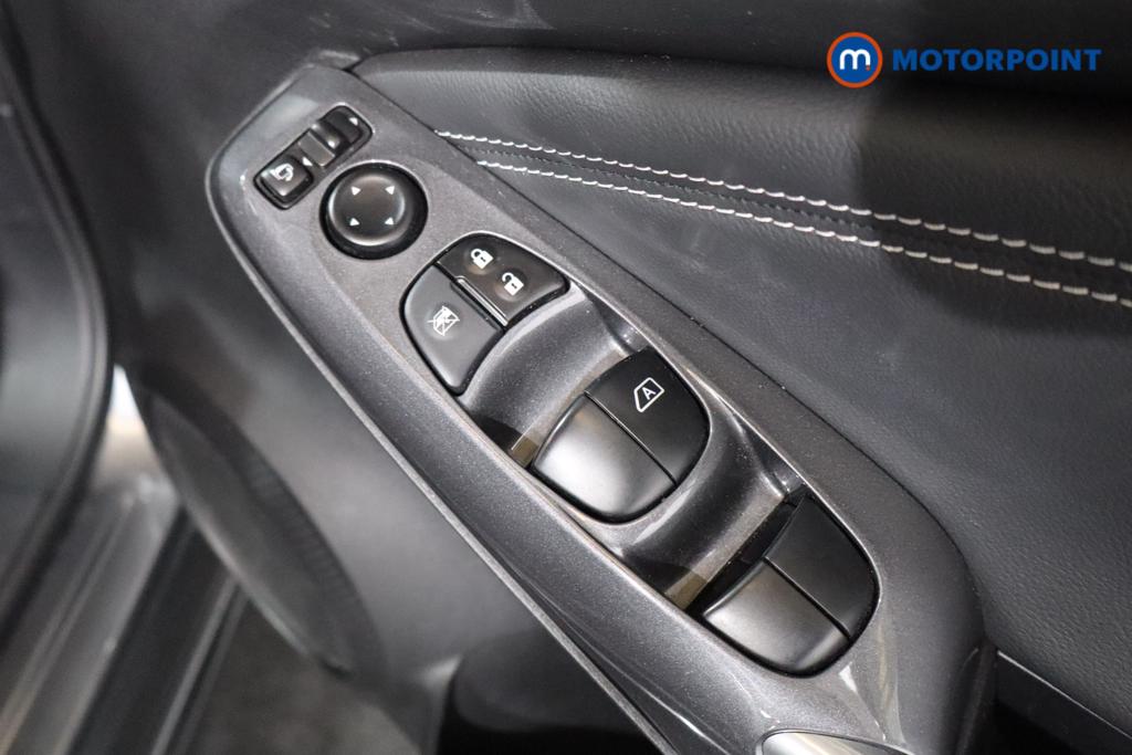 Nissan Juke N-Connecta Automatic Petrol SUV - Stock Number (1565007) - 9th supplementary image