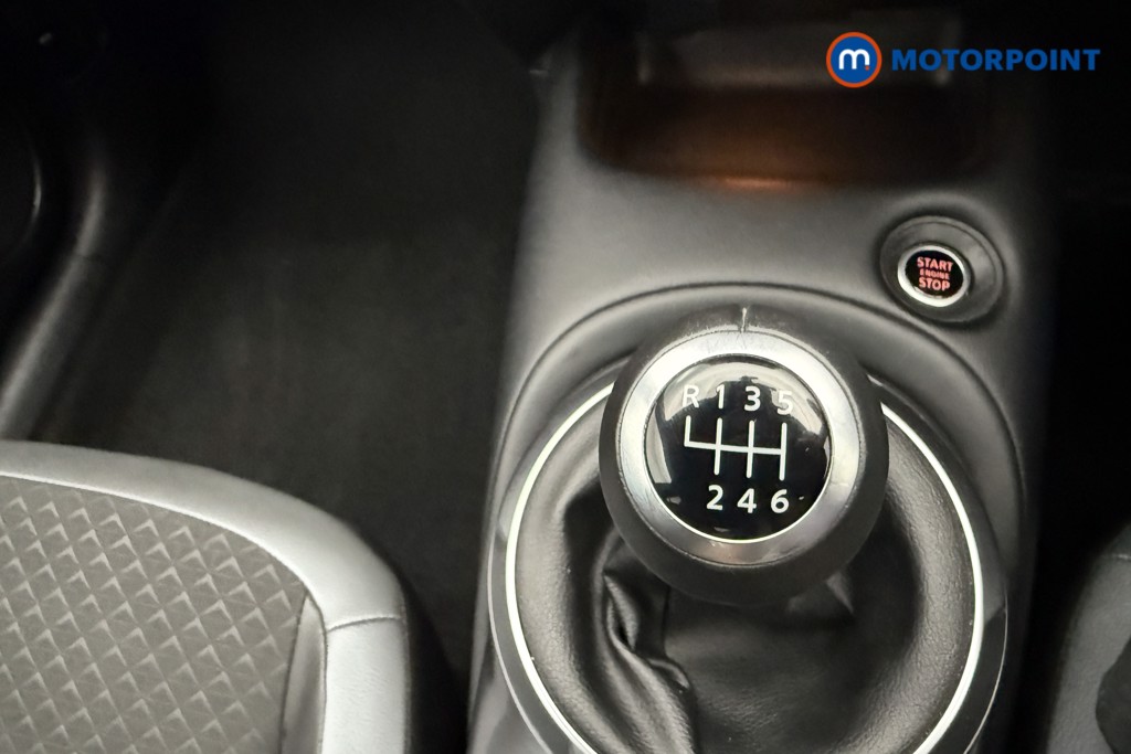 Nissan Juke N-Connecta Manual Petrol SUV - Stock Number (1566110) - 11th supplementary image