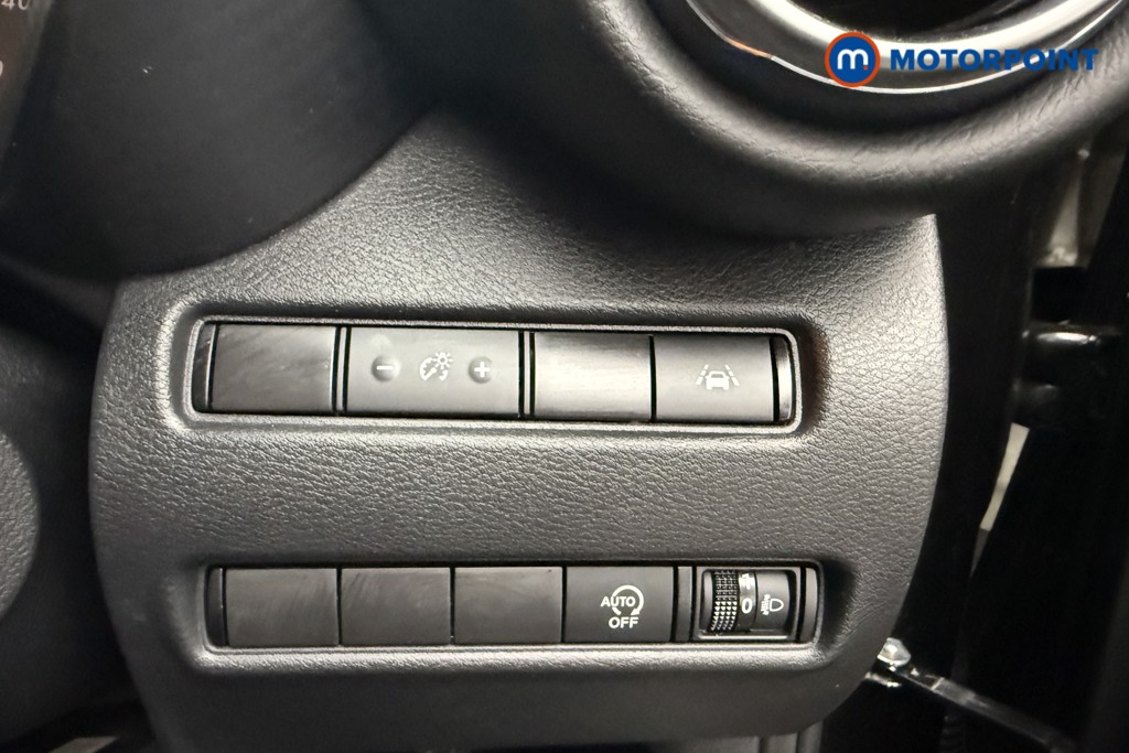 Nissan Juke N-Connecta Manual Petrol SUV - Stock Number (1566110) - 15th supplementary image