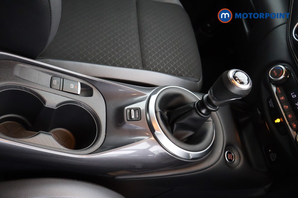 Nissan Juke N-Connecta Manual Petrol SUV - Stock Number (1566134) - 7th supplementary image
