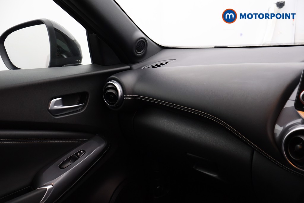 Nissan Juke N-Connecta Manual Petrol SUV - Stock Number (1566134) - 8th supplementary image