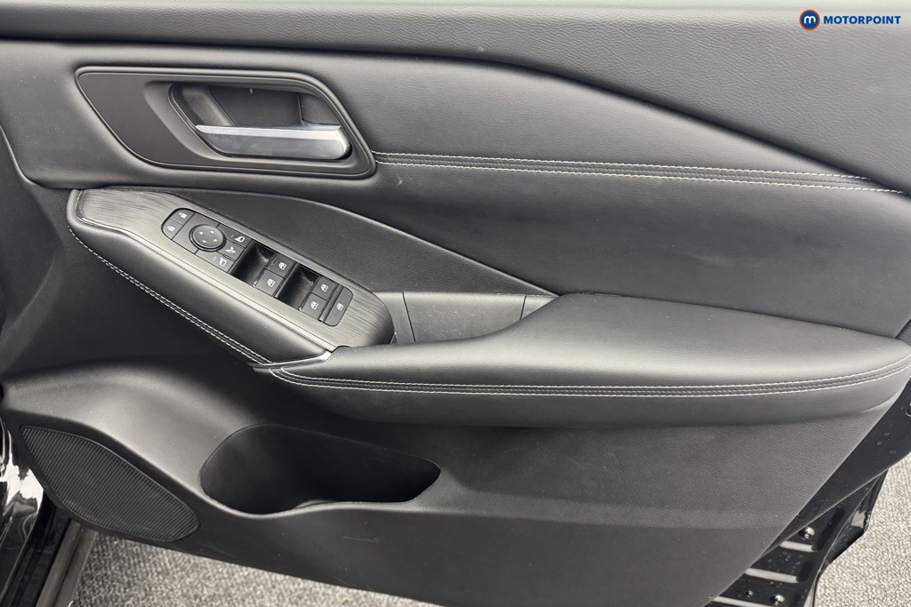 Nissan Qashqai N-Connecta Manual Petrol SUV - Stock Number (1566410) - 19th supplementary image