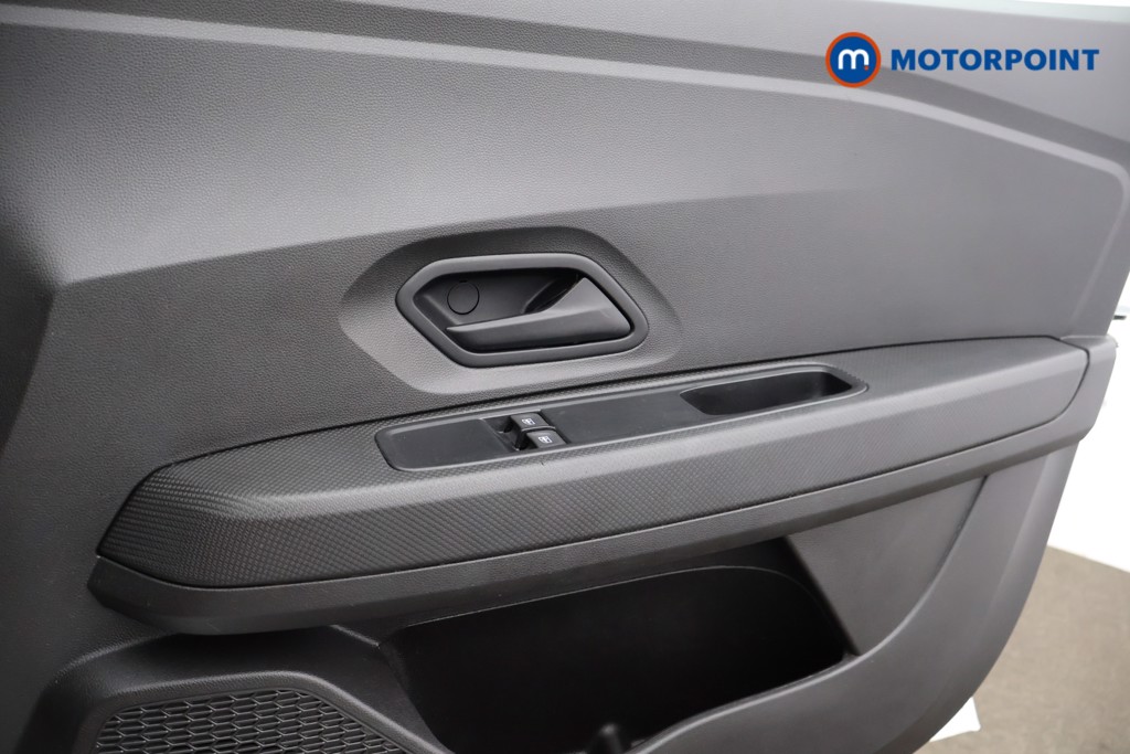 Dacia Sandero Stepway Essential Manual Petrol Hatchback - Stock Number (1567468) - 1st supplementary image