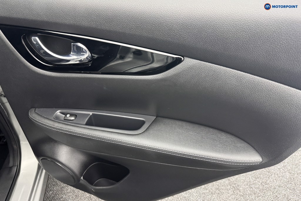 Nissan Qashqai Acenta Premium Automatic Petrol SUV - Stock Number (1567579) - 24th supplementary image