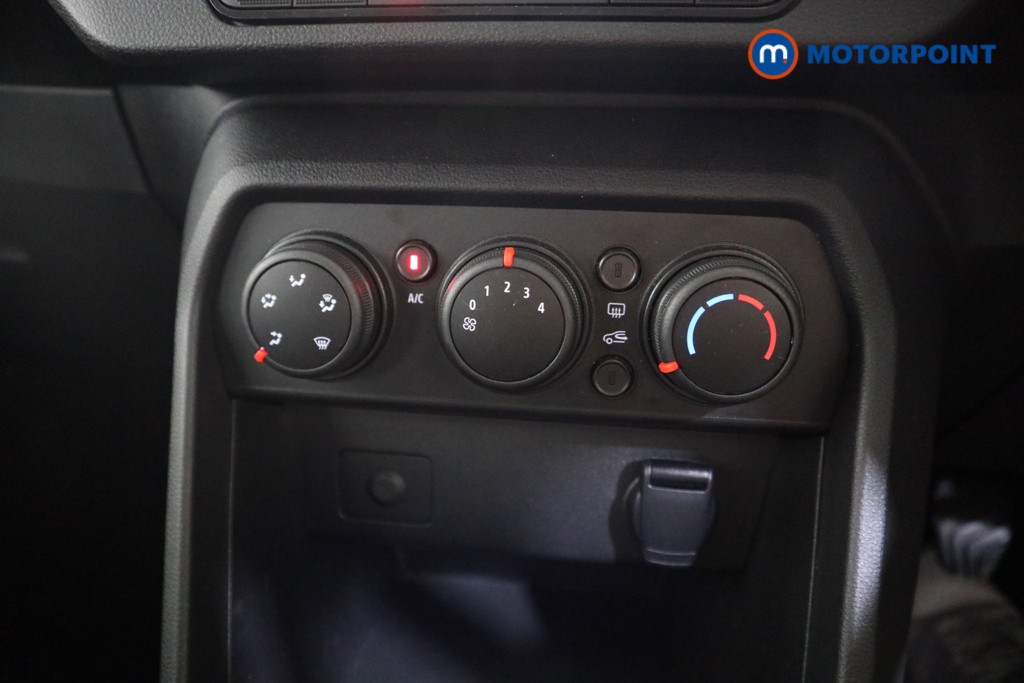 Dacia Sandero Essential Manual Petrol Hatchback - Stock Number (1569685) - 7th supplementary image