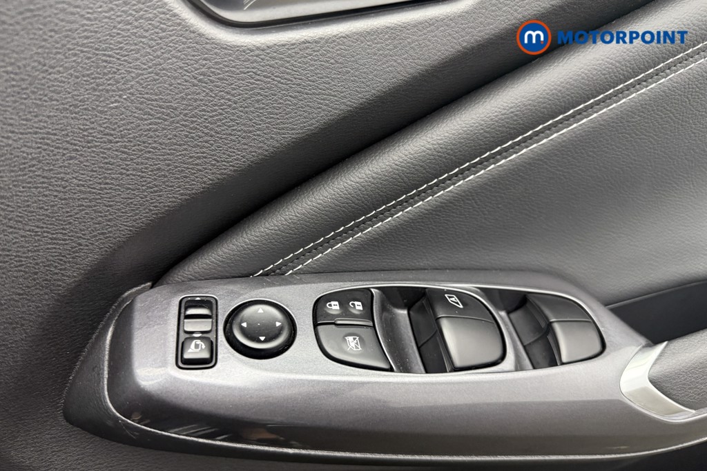 Nissan Juke N-Connecta Automatic Petrol SUV - Stock Number (1569828) - 17th supplementary image