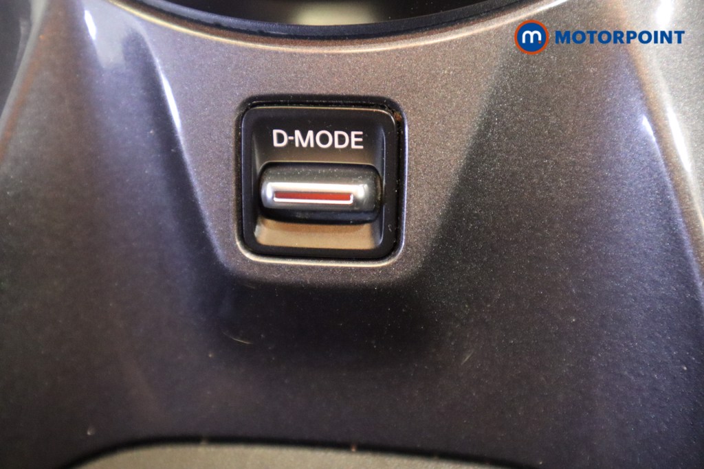 Nissan Juke N-Connecta Automatic Petrol SUV - Stock Number (1569836) - 22nd supplementary image