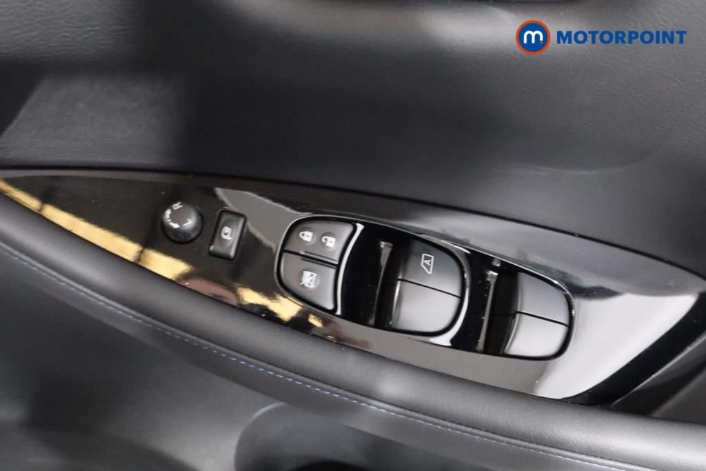 Nissan Leaf N-Connecta Automatic Electric Hatchback - Stock Number (1571375) - 9th supplementary image