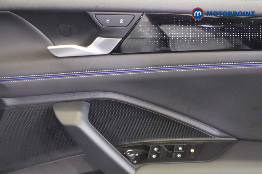Volkswagen Tiguan R-Line Automatic Petrol SUV - Stock Number (1572504) - 12th supplementary image