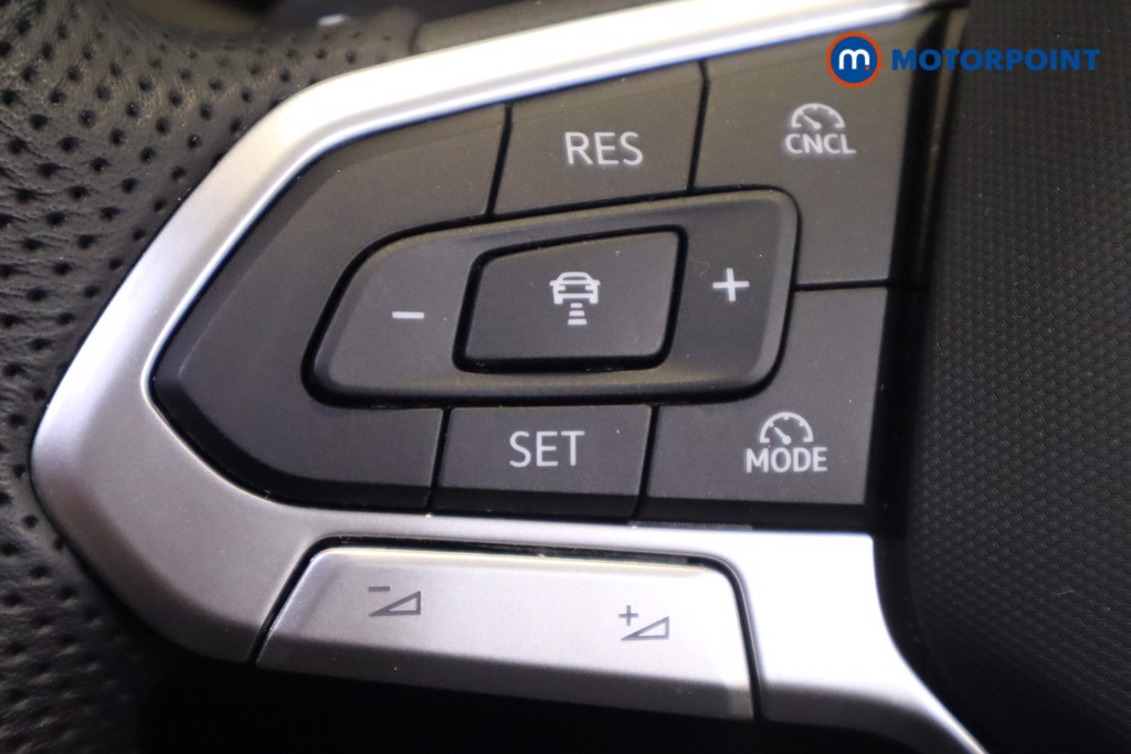 Volkswagen Tiguan R-Line Automatic Petrol SUV - Stock Number (1572504) - 16th supplementary image