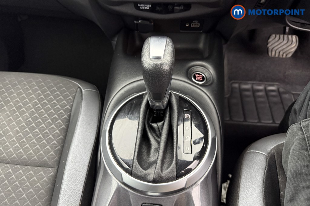 Nissan Juke N-Connecta Automatic Petrol SUV - Stock Number (1572647) - 12th supplementary image