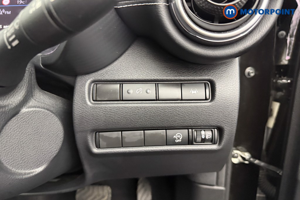 Nissan Juke N-Connecta Automatic Petrol SUV - Stock Number (1572660) - 15th supplementary image