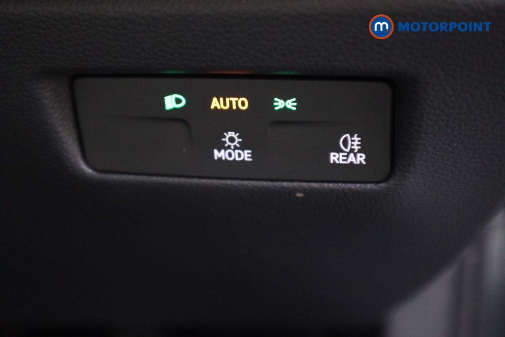 Volkswagen Passat Life Automatic Petrol Plug-In Hybrid Estate - Stock Number (1573300) - 8th supplementary image