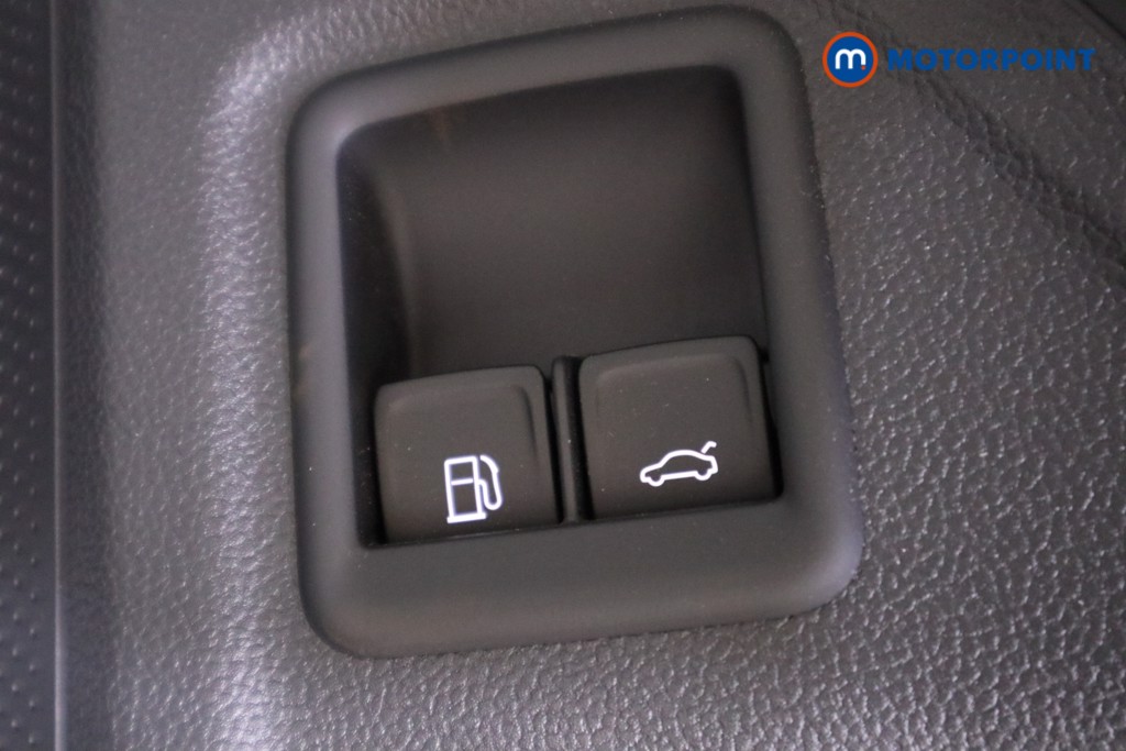 Volkswagen Passat Life Automatic Petrol Plug-In Hybrid Estate - Stock Number (1573300) - 9th supplementary image