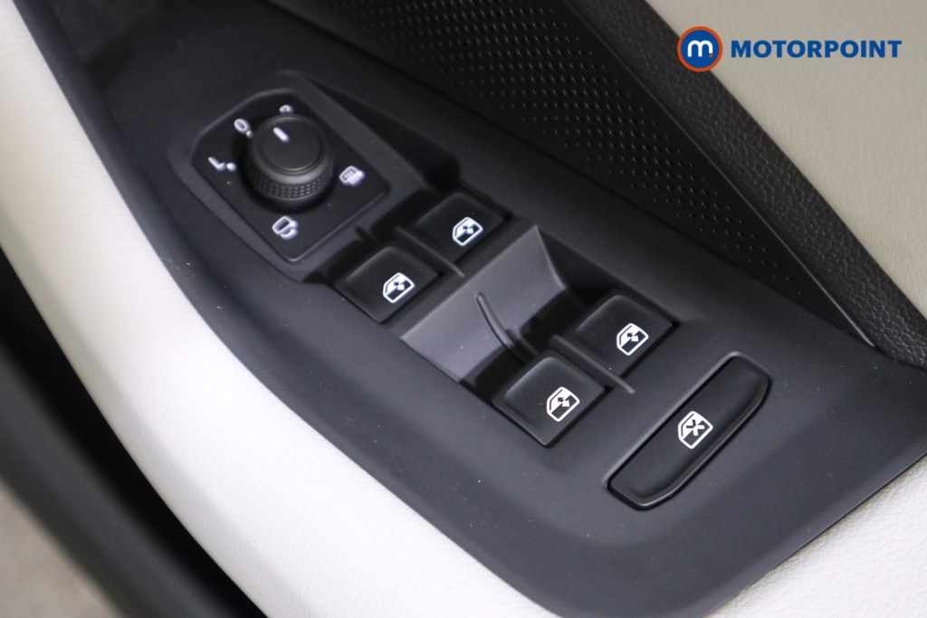 Volkswagen Passat Life Automatic Petrol Plug-In Hybrid Estate - Stock Number (1573300) - 10th supplementary image