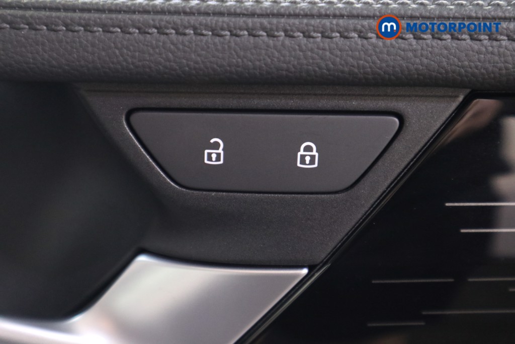 Volkswagen Passat Life Automatic Petrol Plug-In Hybrid Estate - Stock Number (1573300) - 11th supplementary image