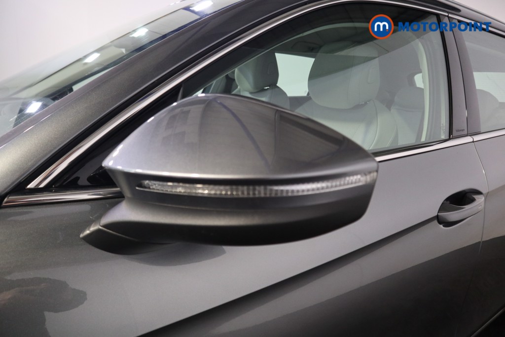 Volkswagen Passat Life Automatic Petrol Plug-In Hybrid Estate - Stock Number (1573300) - 26th supplementary image