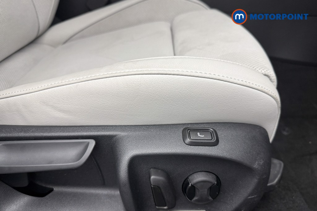 Volkswagen Passat Life Automatic Petrol Plug-In Hybrid Estate - Stock Number (1573317) - 18th supplementary image