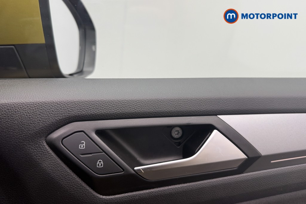 Volkswagen T-Roc Active Manual Petrol SUV - Stock Number (1565347) - 14th supplementary image