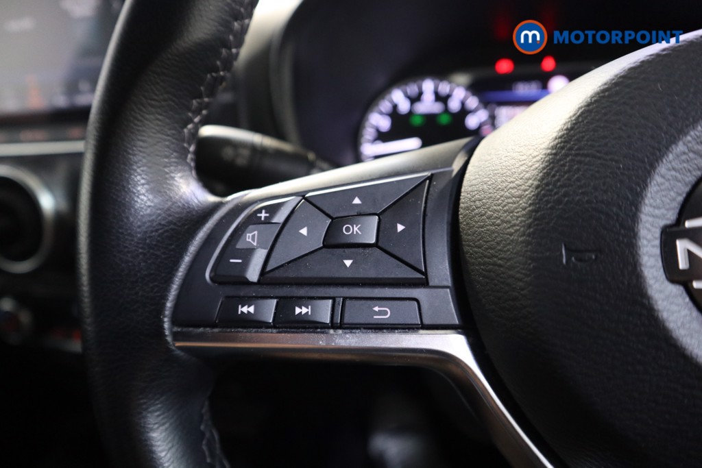 Nissan Juke N-Connecta Manual Petrol SUV - Stock Number (1566120) - 4th supplementary image