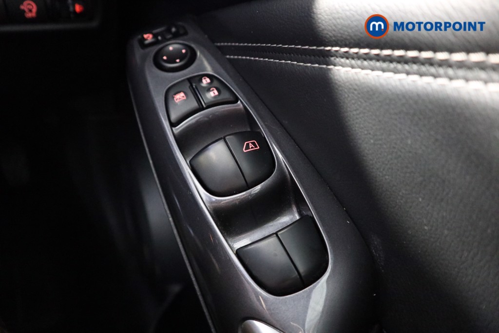 Nissan Juke N-Connecta Manual Petrol SUV - Stock Number (1566120) - 6th supplementary image