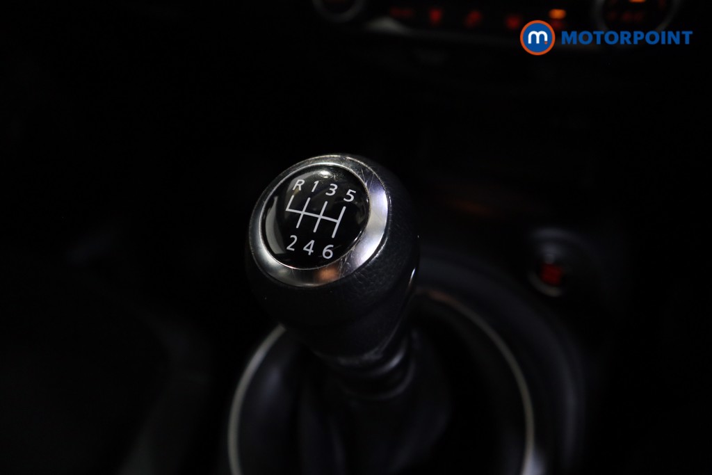 Nissan Juke N-Connecta Manual Petrol SUV - Stock Number (1566120) - 9th supplementary image