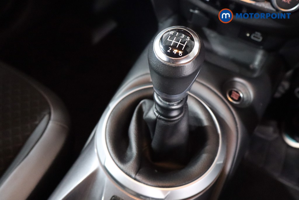 Nissan Juke N-Connecta Manual Petrol SUV - Stock Number (1566145) - 14th supplementary image