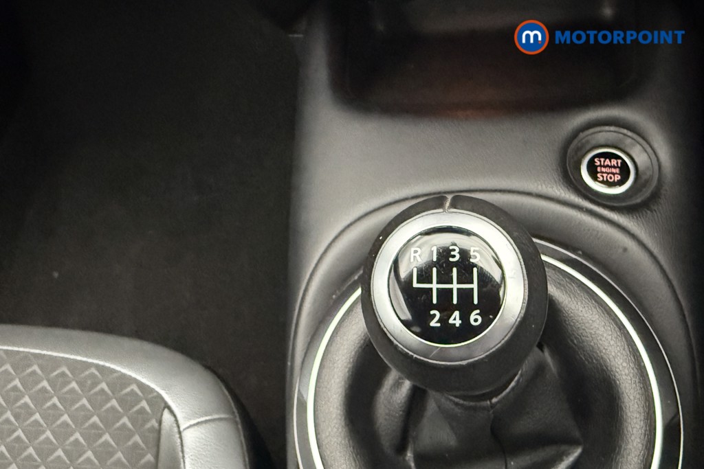 Nissan Juke N-Connecta Manual Petrol SUV - Stock Number (1566149) - 11th supplementary image
