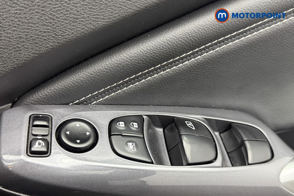 Nissan Juke N-Connecta Manual Petrol SUV - Stock Number (1566149) - 16th supplementary image