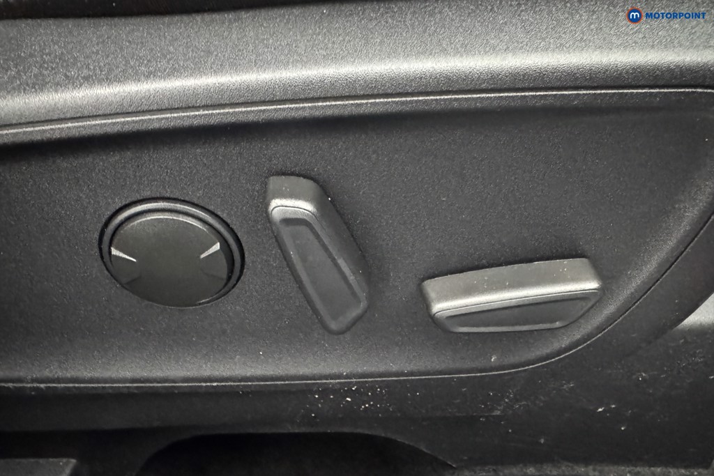 Ford Kuga St-Line Edition Manual Petrol SUV - Stock Number (1568026) - 23rd supplementary image