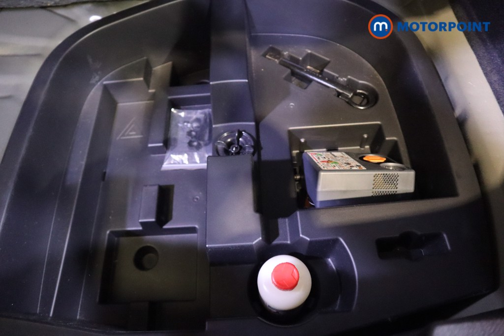 Nissan Juke N-Connecta Automatic Petrol SUV - Stock Number (1569815) - 26th supplementary image