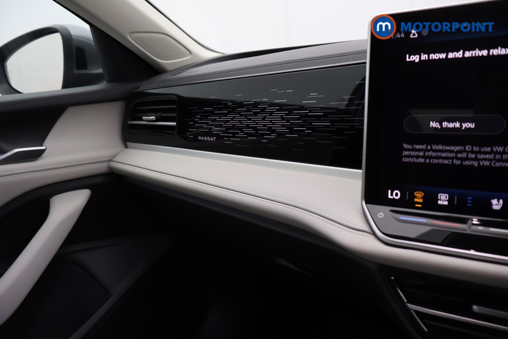 Volkswagen Passat Life Automatic Petrol Plug-In Hybrid Estate - Stock Number (1573303) - 6th supplementary image