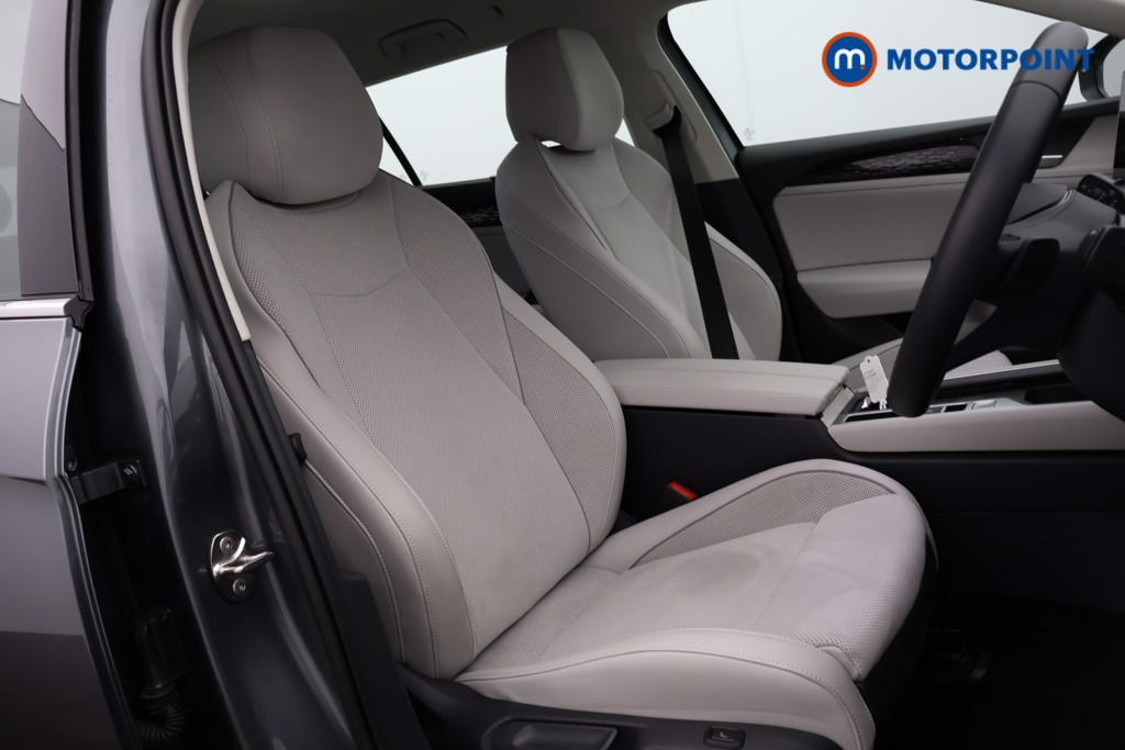 Volkswagen Passat Life Automatic Petrol Plug-In Hybrid Estate - Stock Number (1573303) - 9th supplementary image