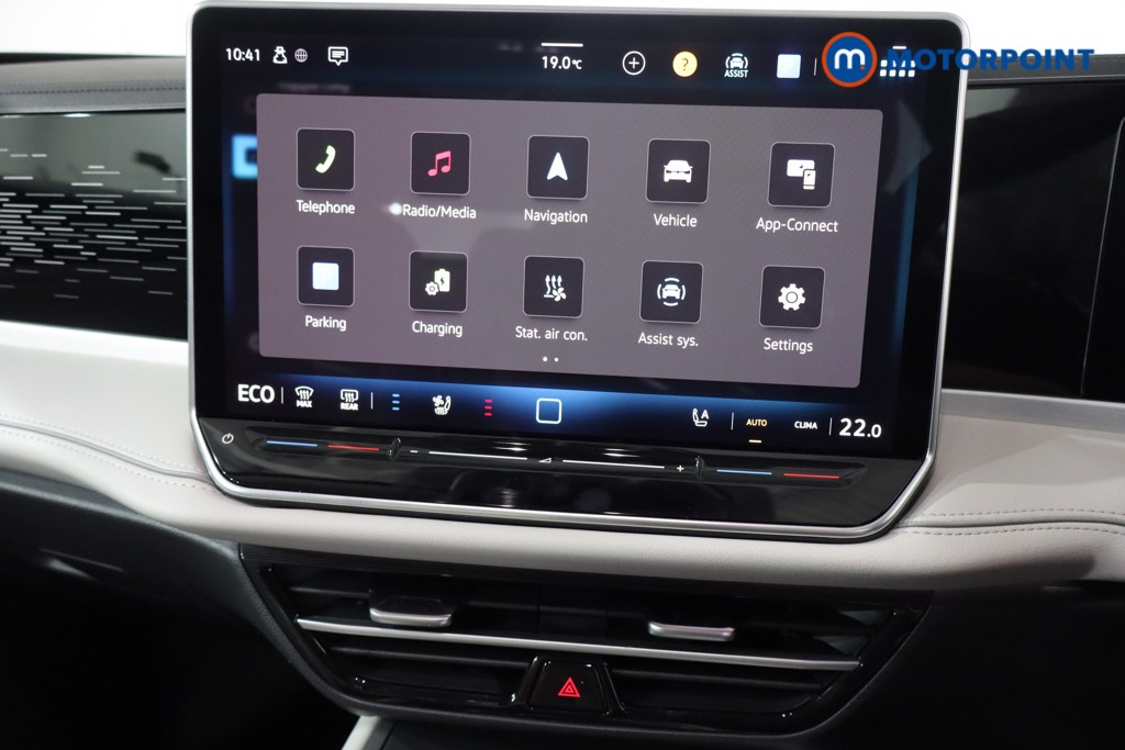 Volkswagen Passat Life Automatic Petrol Plug-In Hybrid Estate - Stock Number (1573327) - 18th supplementary image