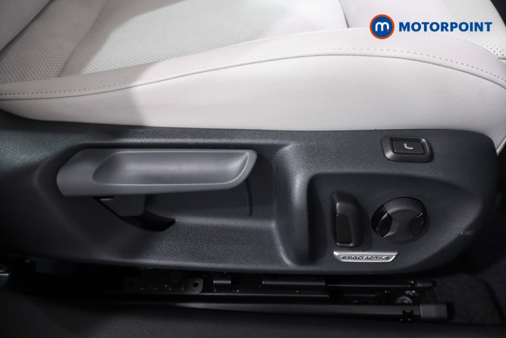Volkswagen Passat Life Automatic Petrol Plug-In Hybrid Estate - Stock Number (1573327) - 20th supplementary image
