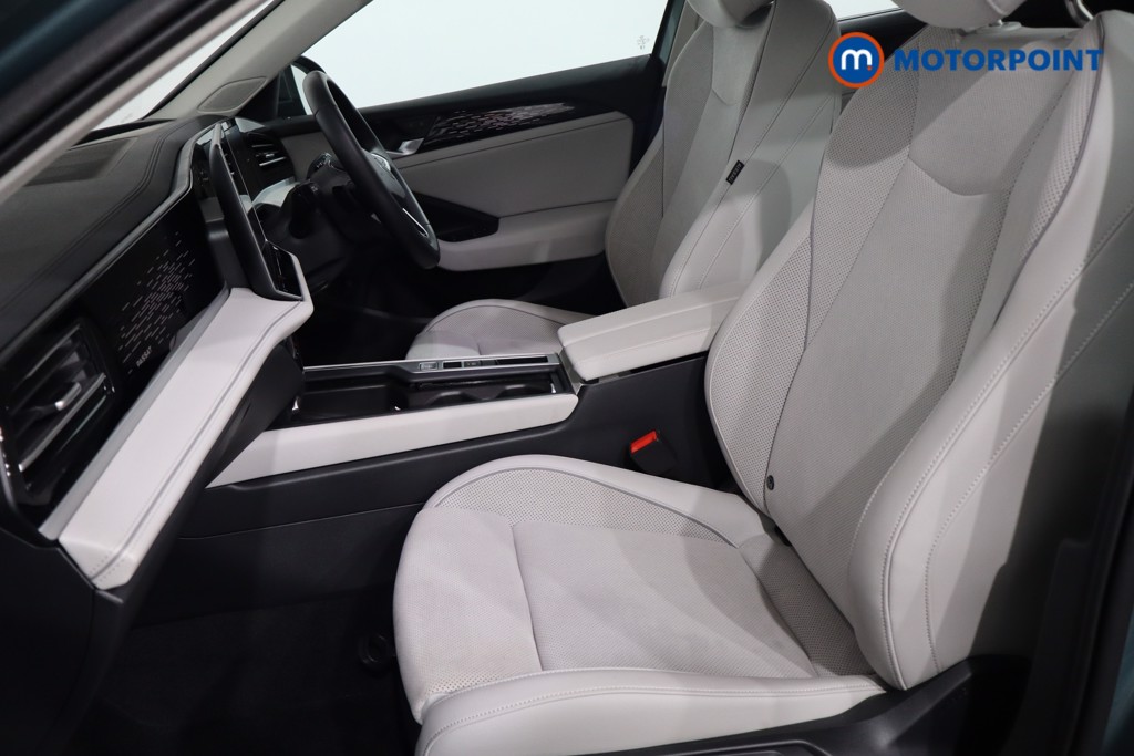 Volkswagen Passat Life Automatic Petrol Plug-In Hybrid Estate - Stock Number (1573328) - 4th supplementary image