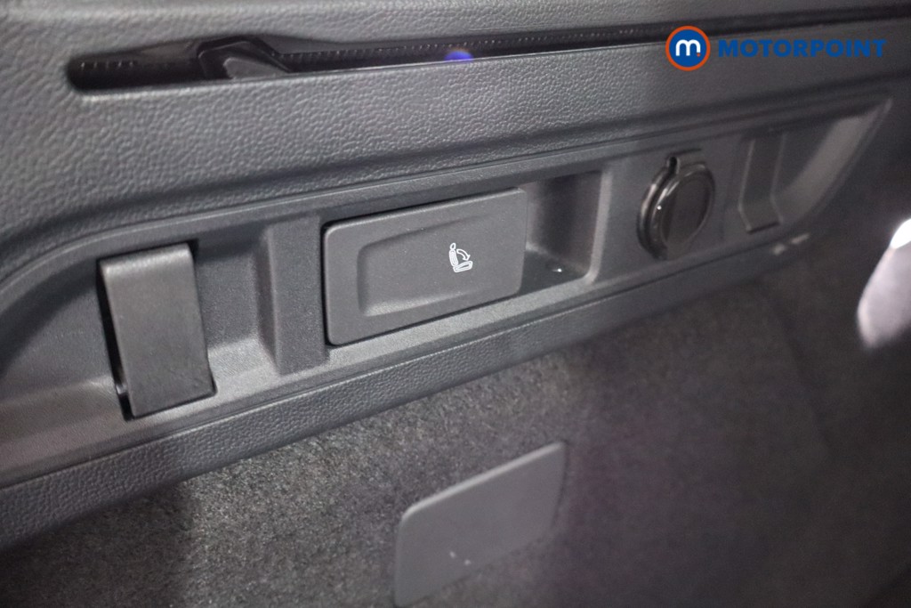 Volkswagen Passat Life Automatic Petrol Plug-In Hybrid Estate - Stock Number (1573328) - 37th supplementary image