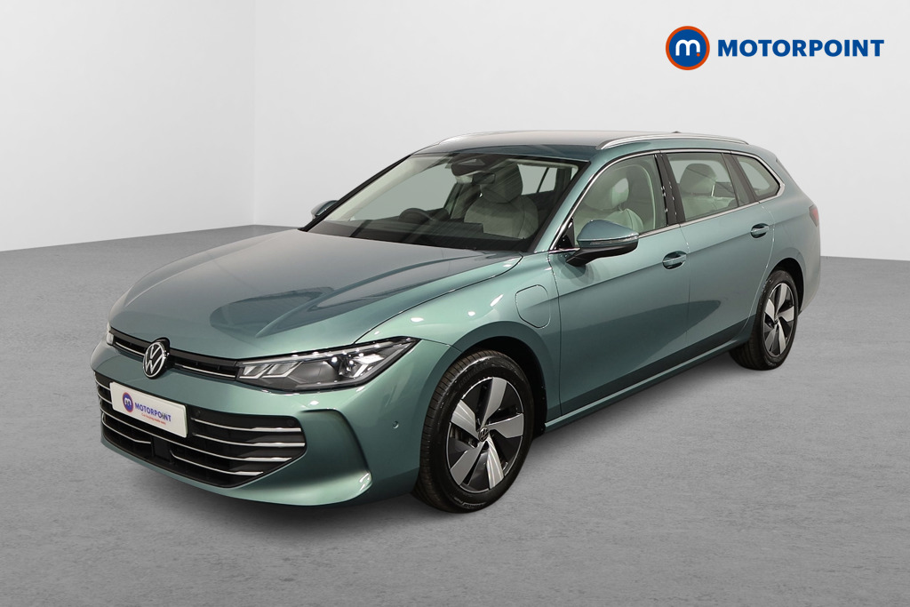 Volkswagen Passat Life Automatic Petrol Plug-In Hybrid Estate - Stock Number (1573328) - Passenger side front corner
