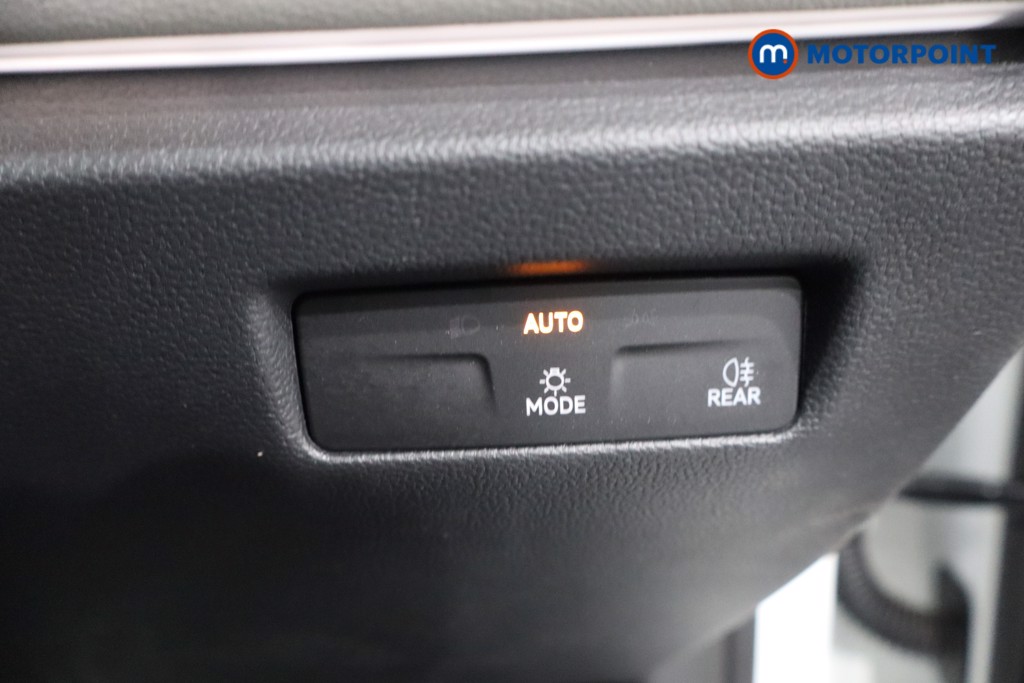 Volkswagen Passat Life Automatic Petrol Plug-In Hybrid Estate - Stock Number (1573333) - 20th supplementary image