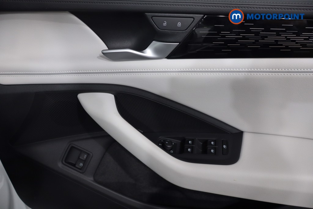 Volkswagen Passat Life Automatic Petrol Plug-In Hybrid Estate - Stock Number (1573333) - 21st supplementary image