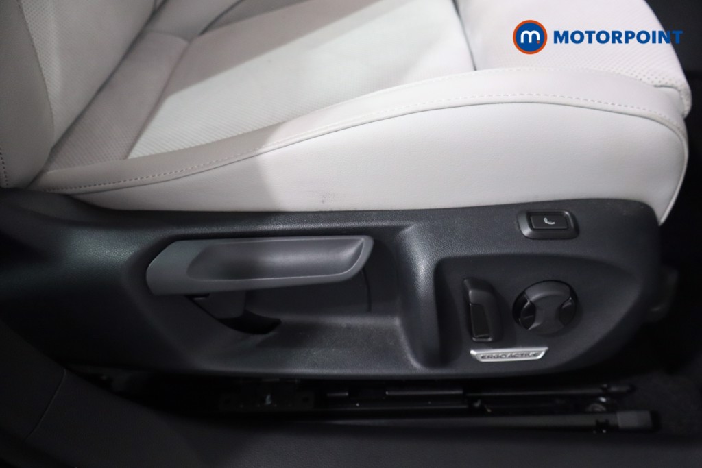 Volkswagen Passat Life Automatic Petrol Plug-In Hybrid Estate - Stock Number (1573333) - 22nd supplementary image