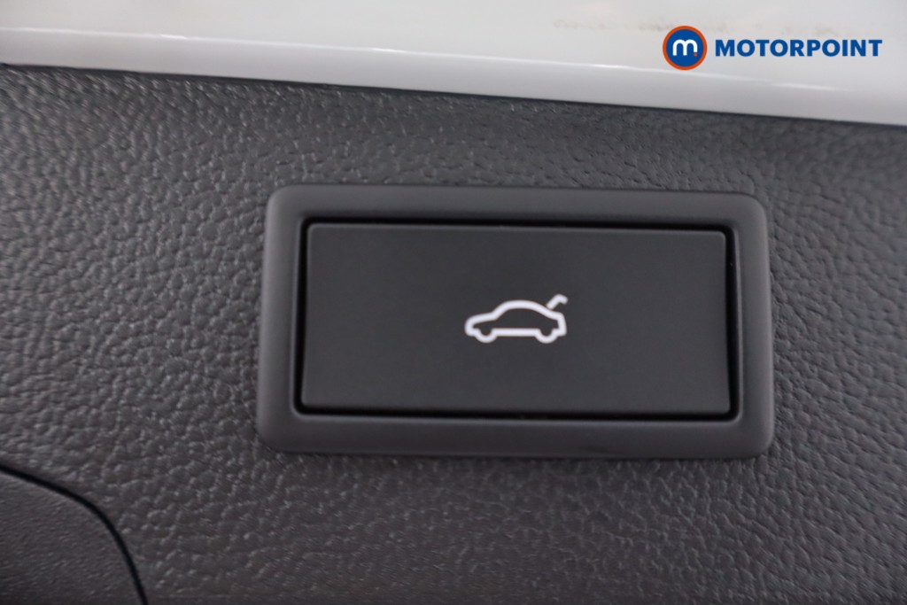 Volkswagen Passat Life Automatic Petrol Plug-In Hybrid Estate - Stock Number (1573333) - 37th supplementary image